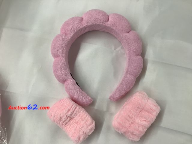 Lot 44-7513p - Lot of 5 3 pc pink head band and hair ties. New. See All Photo's Not Tested Never opened, Factory Sealed Unmarked, No barcodes