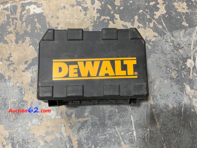 Lot 44-1591t - DeWALT Sander - Hook &amp; Loop Discs, Case Included Not Tested See All Photo's
