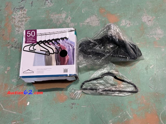 Lot 44-1561b - Non-Slip Hangers, 50 Count, Black See All Photo's Not Tested E-Commerce Return, A basic inspection has been given to this item. Sold AS-IS.