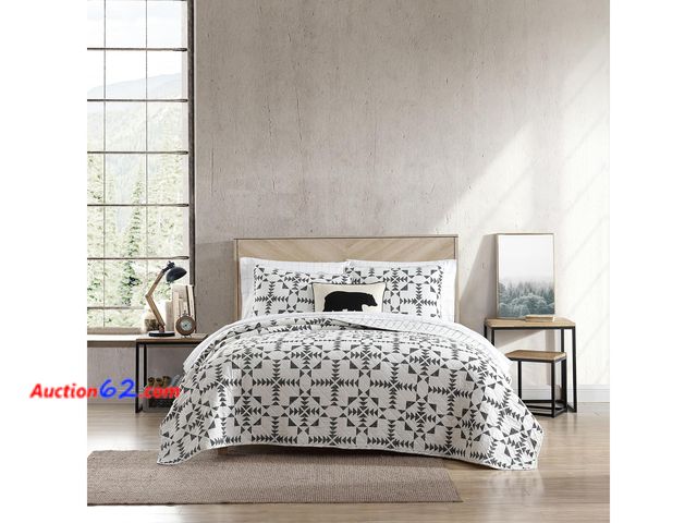 Lot 44-5523t - Eddie Bauer - King Quilt Set, Reversible Cotton Bedding with Matching Shams, Luxurious Bedding Set (Arrowhead Charcoal, King) E-Commerce Ret...