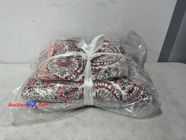Lot 44-4031w - Bohemian Style Quilt Set See All Photo's Not Tested Appears New, A basic inspection has been given to this item. Sold AS-IS.