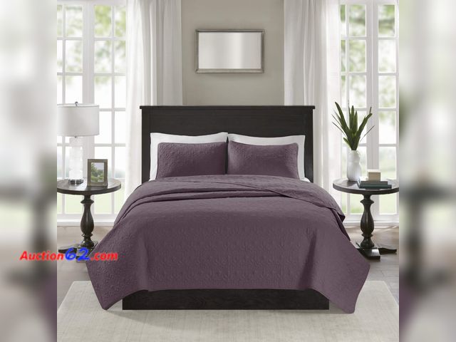 Lot 44-2591w - Madison Park Quebec Quilt Set - Luxurious Damask Stitching Design, Cotton Filled Lightweight Coverlet Bedspread Bedding, Shams, King/Cal Kin...