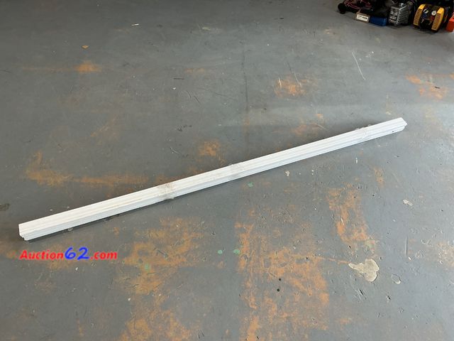 Lot 44-933j - White Decorative Trim Molding See All Photo's Not Tested E-Commerce Return, A basic inspection has been given to this item. Sold AS-IS. Dirt...
