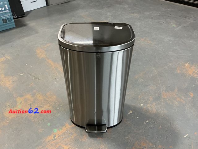 Lot 44-982j - 45L D Shape Step Trash Can See All Photo's E-Commerce Return, A basic inspection has been given to this item. Sold AS-IS. Not Tested