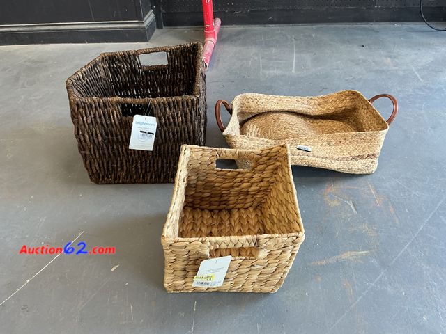 Lot 44-4022a - Set of 3 Woven Storage Baskets - Water Hyacinth &amp; Seagrass See All Photo's Not Tested E-Commerce Return, A basic inspection has been giv...