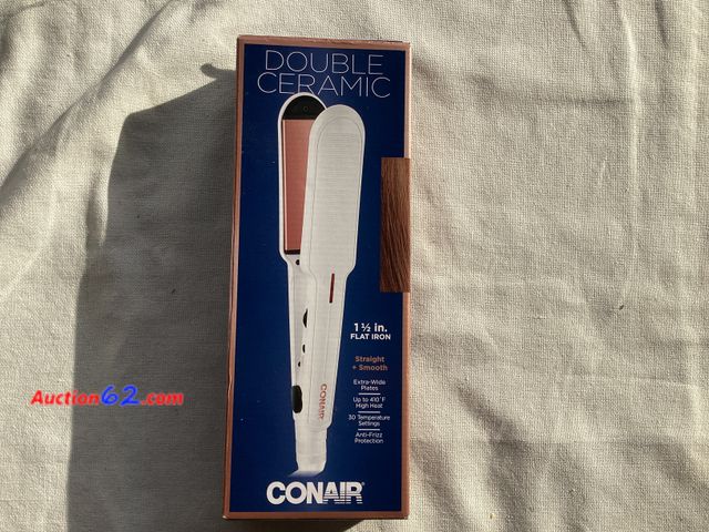 Lot 44-7884P - Lot of (1) Conair double ceramic 1 1/2” flat iron.  Appears New, A basic inspection has been given to this item. Sold AS-IS. See All Photo's...
