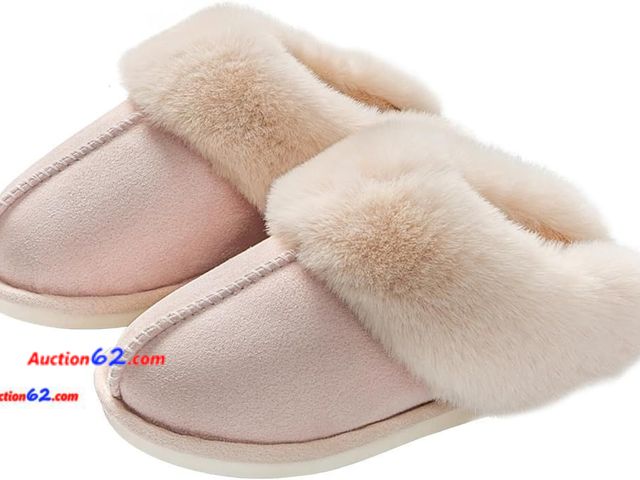 Lot 44-9027i - Womens Size 6-6.5 Slippers with Fluffy Fur Soft Memory Foam Appears New, A basic inspection has been given to this item. Sold AS-IS.