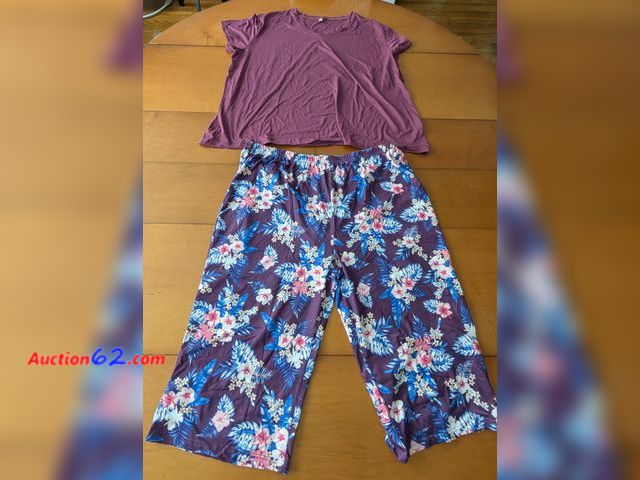 Lot 44-3063g - Size XXXL - Women's 2 Piece Out Fit - Ecommerce Return - Sold As-Is - See Pictures