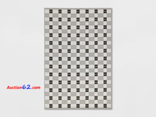 Lot 44-645p - 3'11"x5'5" Checkered Rectangular Indoor Outdoor Area Rug Black - Room Essentials™ Appears New, A basic inspection has been given to this ite...