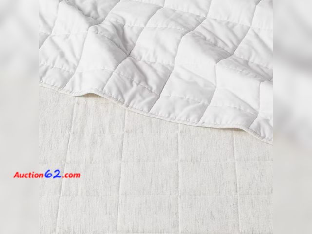 Lot 44-238b - Retail of $79-Full/Queen Space Dyed Cotton Linen Quilt Light Gray - Threshold™: Woven Coverlet, OEKO-TEX Certified, All Ages Appears New, A ...