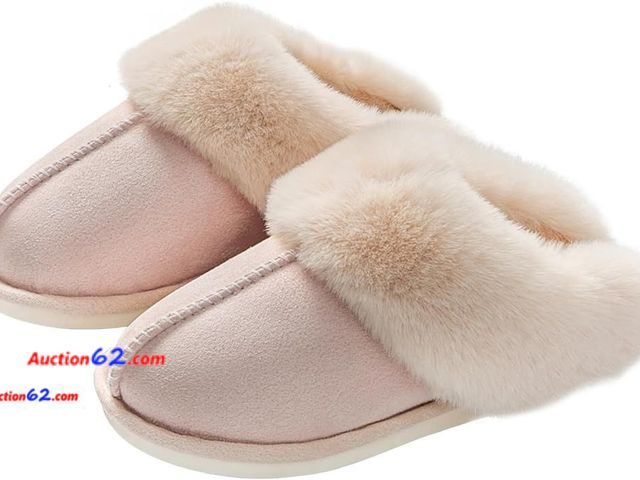 Lot 44-4088f - Womens Size 6-6.5 Slippers with Fluffy Fur Soft Memory Foam Appears New, A basic inspection has been given to this item. Sold AS-IS.