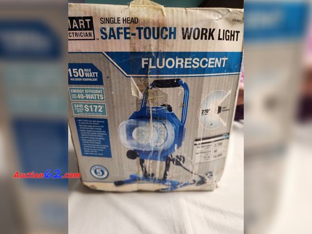 Lot 44-2025i - 1 new Smart Electrician single head safe-touch fluorescent work light. New with box damage. 1 compact fluorescent lamp included.  Large cush...