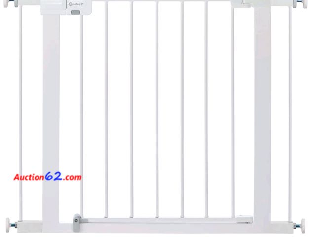 Lot 44-7045m - Safety 1st easy install walk through gate E-Commerce Return, A basic inspection has been given to this item. Sold AS-IS.