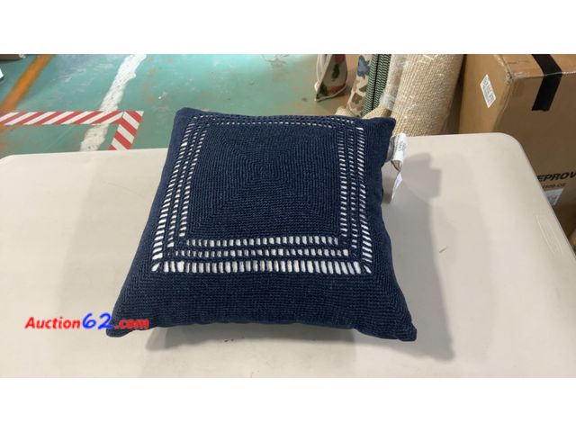 Lot 44-1695w - Navy Blue Decorative Knit Pillow 20x20 Not Tested See All Photo's Appears New, A basic inspection has been given to this item. Sold AS-IS.