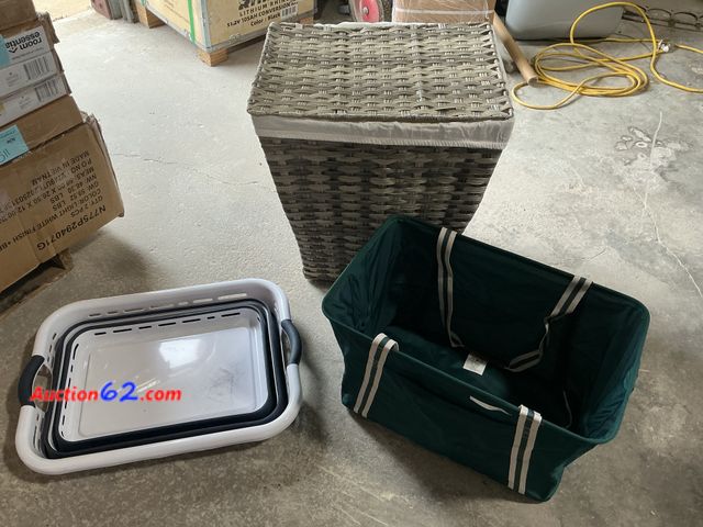 Lot 44-332p - Lot of various Hampers  E-Commerce Return, A basic inspection has been given to this item. Sold AS-IS.