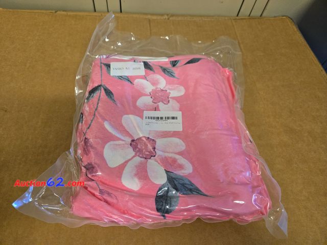 Lot 44-6540r - Ouinice Pink Floral Throw Blanket, Soft Warm Flannel Rose Pink Blankets for Couch, Sofa, Bed, Winter Warm Blanket, 50x60 inch Appears New, A...