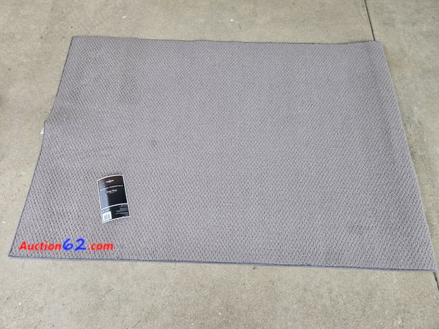 Lot 44-6995p - 4x6ft Mohawk Essentials Area Rug Appears New, A basic inspection has been given to this item. Sold AS-IS.