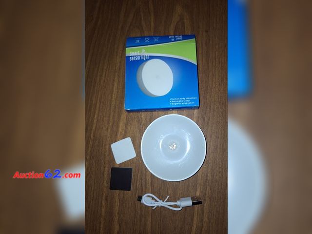 Lot 44-7214j - Lot of (4) Smart motion sensor magnetic light under cabinet lights  Appears New, A basic inspection has been given to this item. Sold AS-IS....