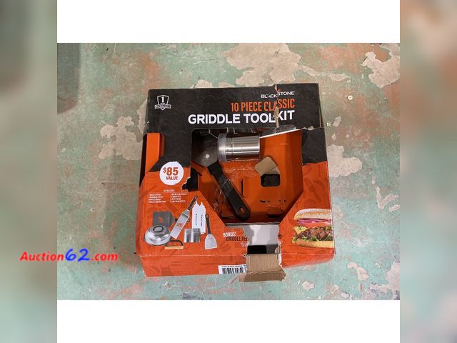 Lot 44-912f - $88.5 Retail price - Missing 1 shaker and bottles. Blackstone 10-Piece Griddle Accessory Kit - 13”x 15.5”x 16” Not Tested E-Commerce Return,...