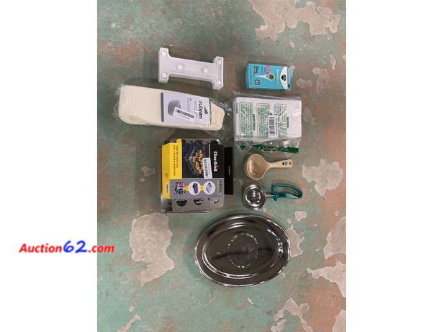 Lot 44-954 - Royan Cheesecloth - Char-Broil Double Bracket - Vicks Thermometer Not Tested E-Commerce Return, A basic inspection has been given to this it...