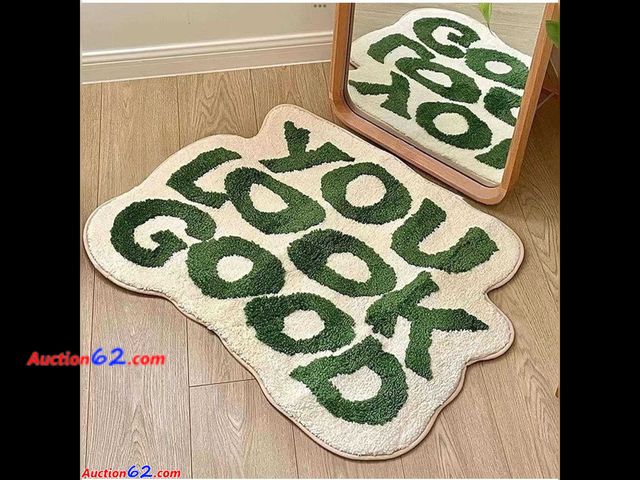 Lot 44-2094m - Bathroom Rug. You Look Good! Appears New, A basic inspection has been given to this item. Sold AS-IS. See All Photo's Not Tested