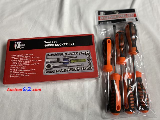 Lot 44-2106f - New. 40 pc socket set. SAE and Metric. Includes 3/8” reversible ratchet handle. 14 PCs 1/4” drive metric sockets. 14pcs 1/4” drive SAE socke...