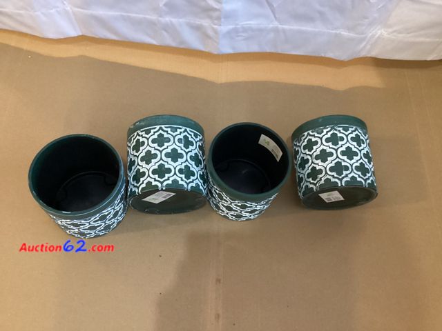 Lot 44-7703j - Lot of (4) green/white plastic planters. Appears New, A basic inspection has been given to this item. Sold AS-IS. See All Photo's