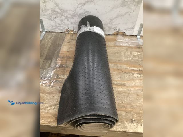 Lot 49-5448240 - 2ft wide Entry Way Runner Rug, tan. Unused