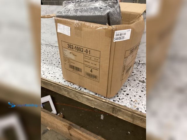 Lot 49-5460635 - Baodan Dog Booster Seat (Gray) Item is unused in a PK of 2.