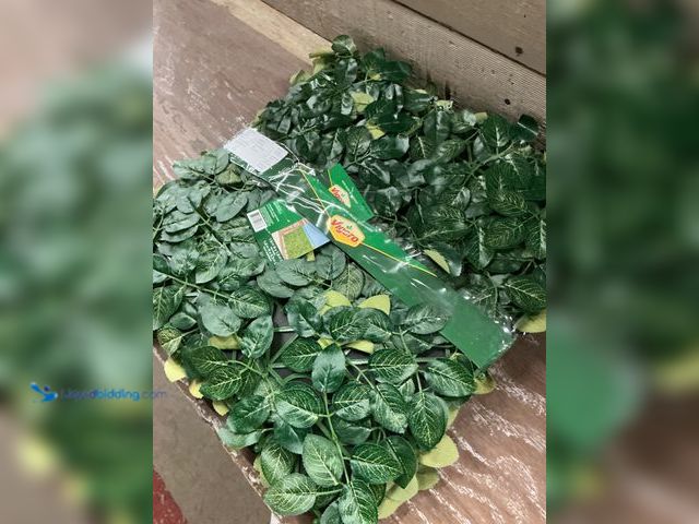 Lot 49-3539480 - Vigoro 2 in. Green Artificial Chestnut 20 in. x 20 in. Privacy Foliage Panel (2-Peices) (2packs) New