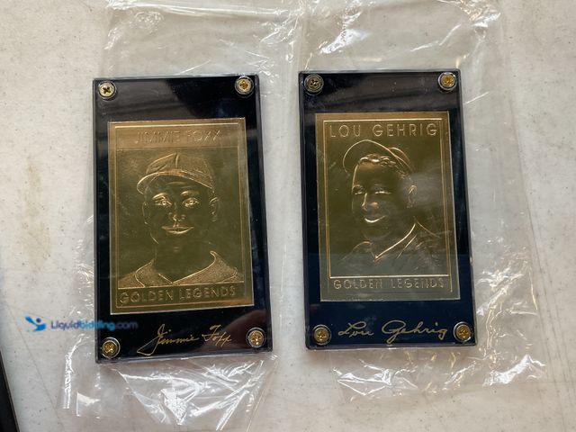 Lot 49-1505268 - COLLECTIBLE LOT OF 2 GOLDEN LEGENDS 22K GOLD FOIL BASEBALL CARDS BOTH CARDS ARE INCASED AND NUMBERED...