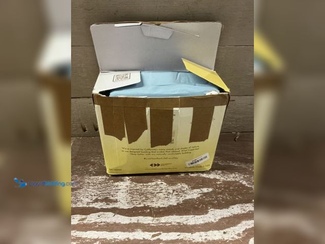 Lot 49-5572347 - KING - California Design Den Soft 100% Cotton Sateen King Bedsheets Set, Sky Blue. Model 84030712925...