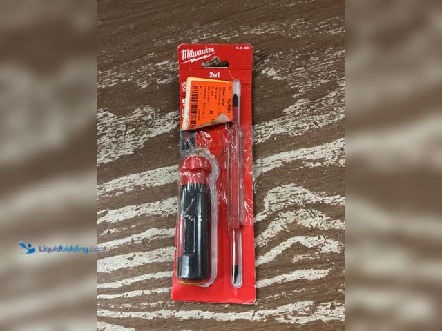 Lot 49-5554160 - Milwaukee 2-in-1 1000V Insulated Flip Shank Multi-Bit Screwdriver Model # 48-22-2201