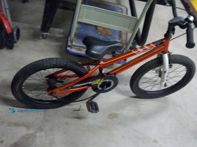 Lot 49-1971725 - 1 Royal Baby Freestyle Bike Royal Baby Freestyle Bike Used In Poor Condition, Does Have Some Ware An...