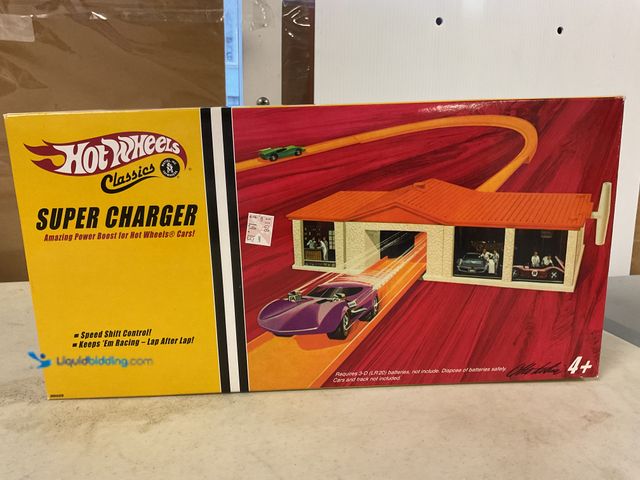 Lot 49-1505595 - COLLECTIBLE NEW HOT WHEELS CLASSICS SUPER CHARGER SET IN ORIGINAL BOX #COINS1211