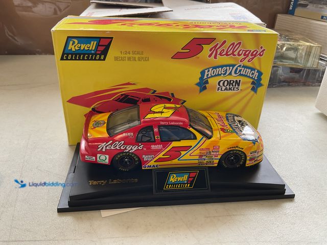 Lot 49-5341504 - REVELL COLLECTION #5 TERRY LABONTE KELLOGGS 1/24 SCALE DIECAST CAR IN ORIGINAL BOX