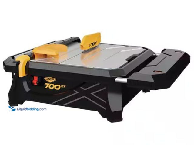 Lot 49-2025200 - QEP 700XT 3/4 HP Wet Tile Saw with 7 in. Blade and Table Extension, Model # 22700Q, MSRP $99.97, Sli...