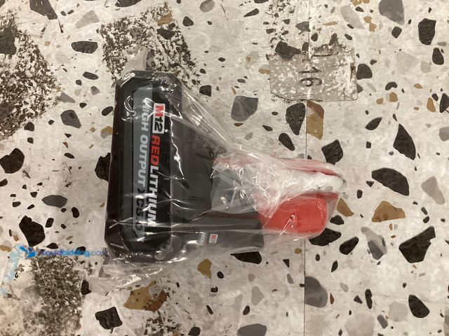 Lot 49-5486154 - Milwaukee 5.0 AH Small Battery Pack M12 Item is New