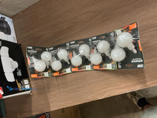 Lot 49-5413099 - Feit Electric
60-Watt Equivalent G16.5 Globe Dimmable Filament White E12 Candelabra LED Vintage Edi...
