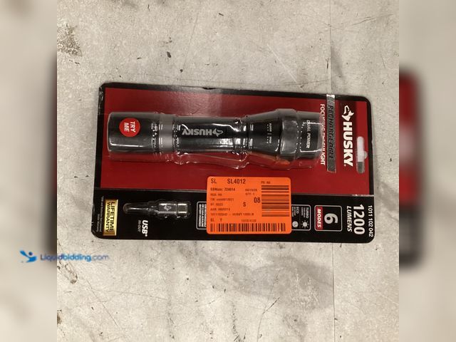 Lot 49-3565327 - Husky 1200 Lumens Dual Power LED Rechargeable Focusing Flashlight model: PVL-FLT-0020 unused