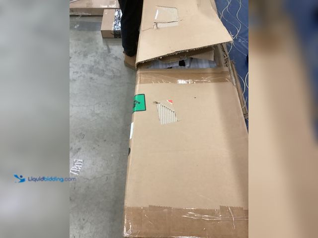 Lot 49-5490108 - Metal Décor Livingroom Gate (|Blck) Item is unused with attachments