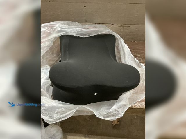 Lot 49-5572520 - hr hengran high back seat cushion. Unused