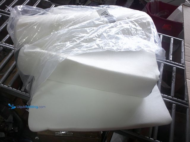 Lot 49-1518546 - Large White 3 Piece Wedge Pillow Set, Slightly Used  Ref#MTMED0804