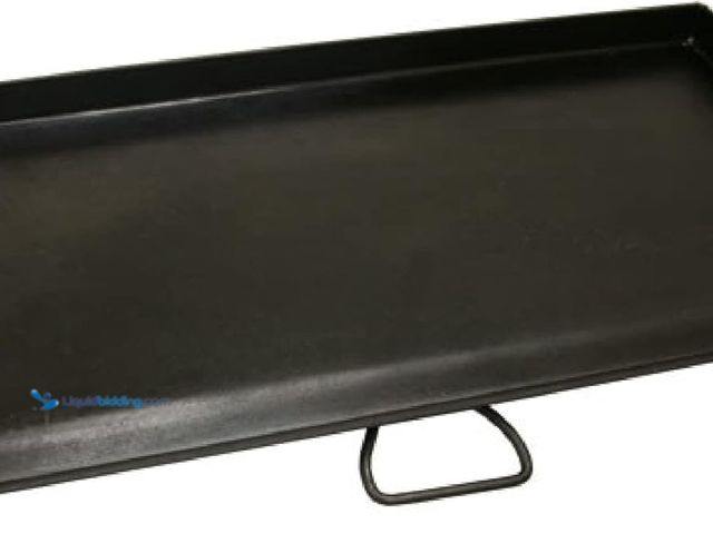 Lot 49-5475917 - Camp Chef SG60 Deluxe Double Burner Steel Professional Griddle (Steel). Model: b0b17gv57j. Unused
