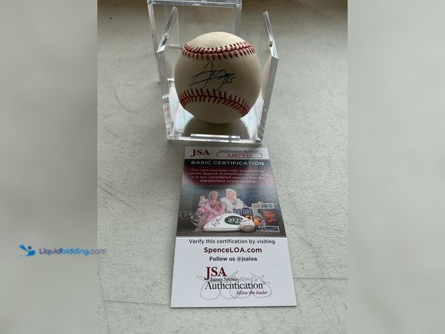 Lot 49-1801471 - FRANK THOMAS AUTOGRAPHED BASEBALL WITH JSA CERT
