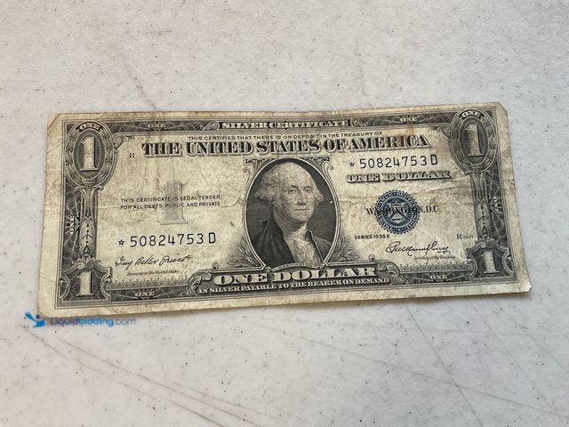 Lot 49-1804568 - STAR NOTE 1935 E BLUE SEAL US SILVER CERTIFICATE.