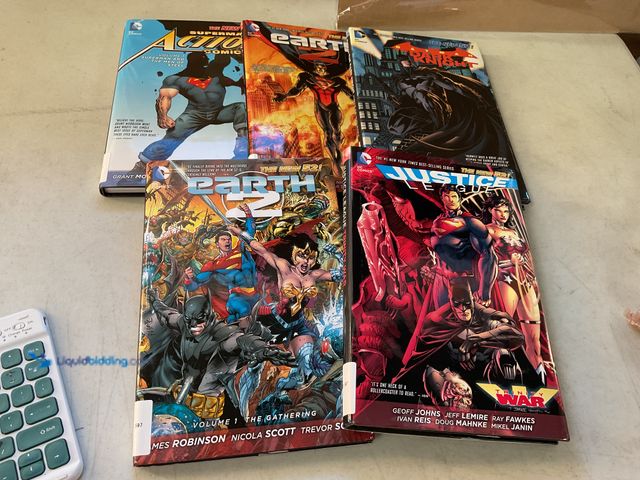 Lot 49-1811293 - COLLECTIBLE  5 TRADE PAPERBACK HARDCOVER COMIC BOOKS BY DC