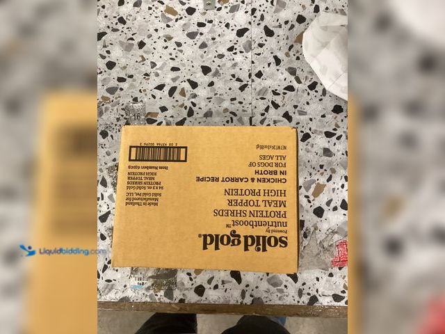 Lot 49-5481983 - Solid Gold Protein Shreds Meal Topper Chicken & Carrot Recipe in Broth for Dogs Item is Factory Seal...