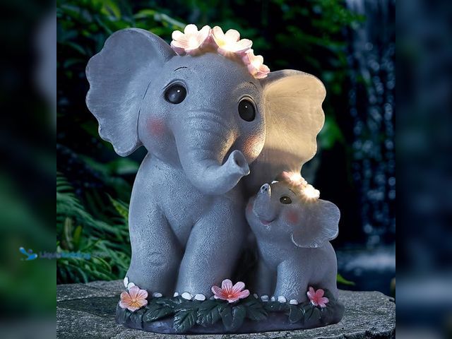 Lot 49-5408200 - Garden Decor Solar Garden Statues Mom Birthday Gifts Elephant Gifts for Women Patio Décor Outside Ou...