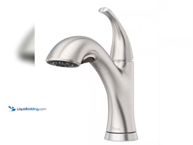 Lot 49-1550465 - Pfister Wray Single-Handle Pull-Out Sprayer Kitchen Faucet Deck plate Included in Spot Defense Stain...